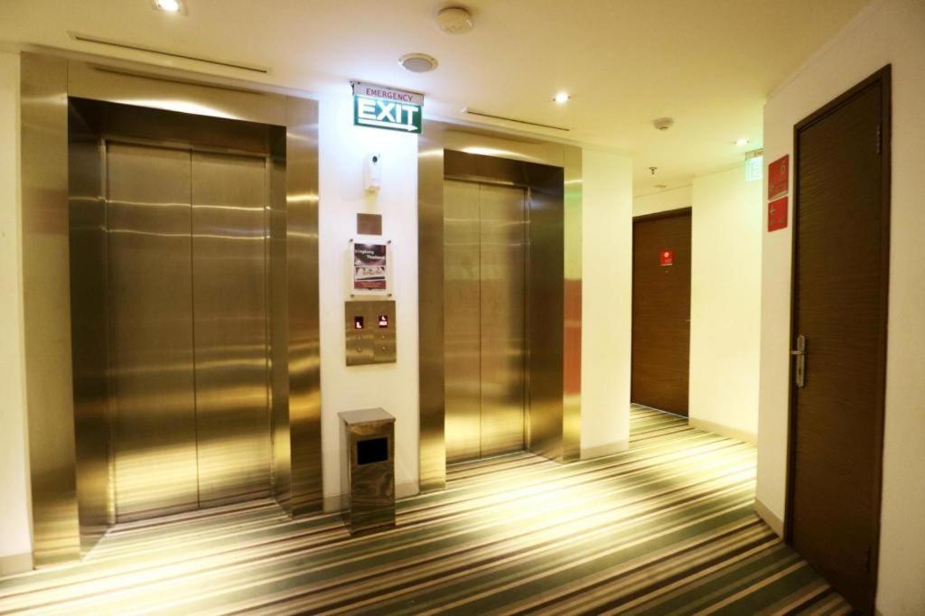 Redstar Hotel Jakarta Luaran gambar