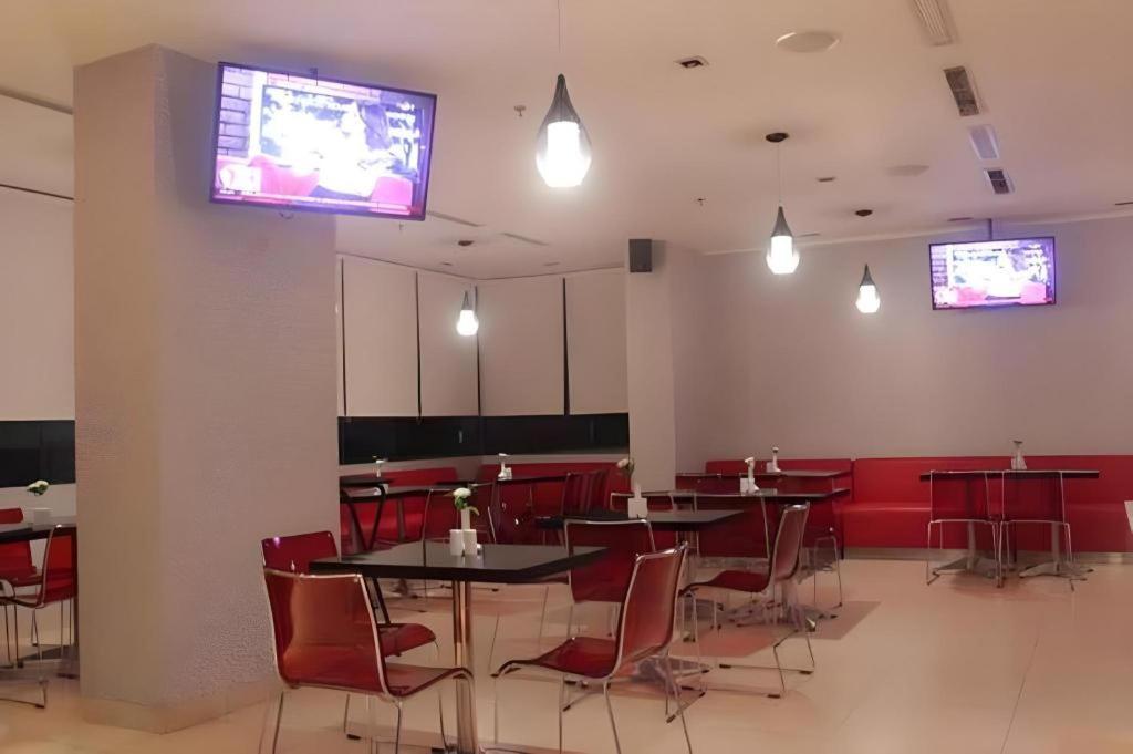 Redstar Hotel Jakarta Luaran gambar